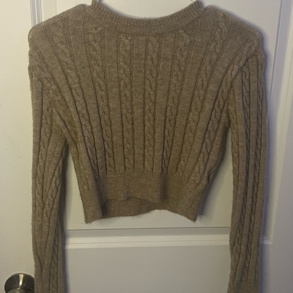Cable Cropped Knit Sweater - Picture 3 of 3